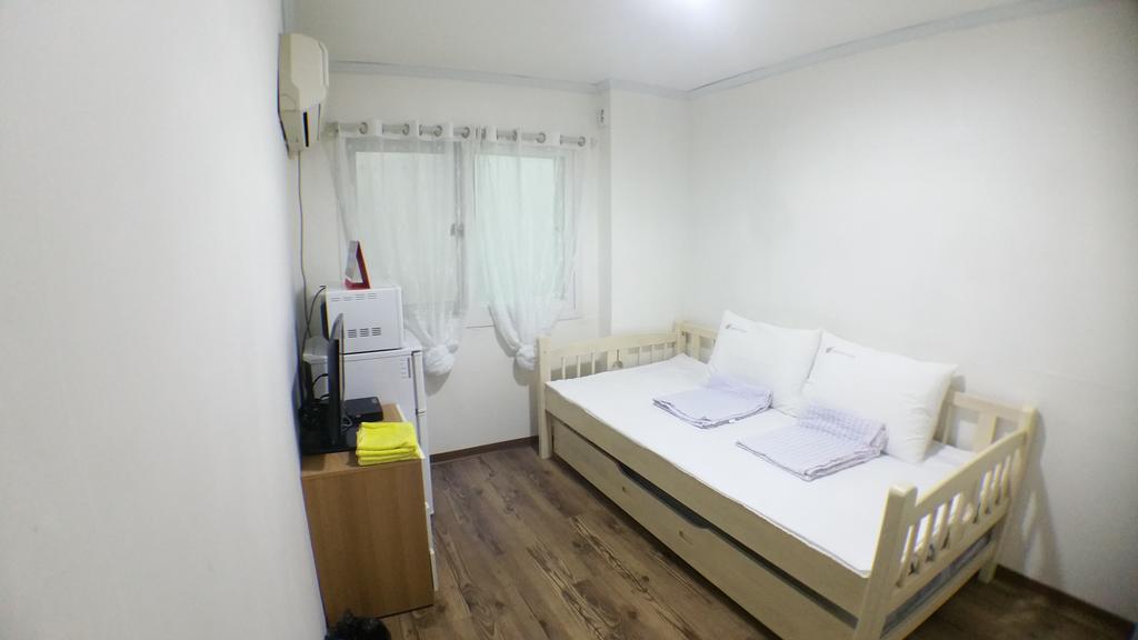 24 Guesthouse Sinchon Hongdae Seoul Exterior photo